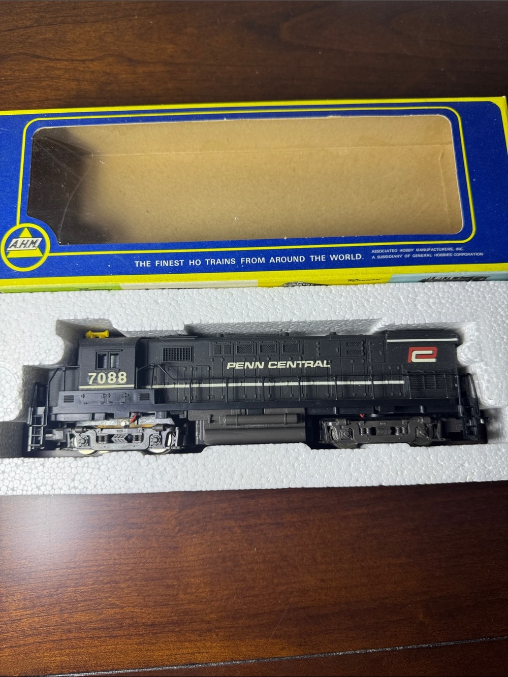 AHM Penn Central HO Scale Diesel Locomotive (New)